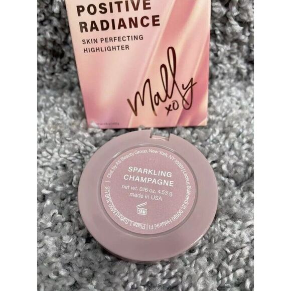 Mally Beauty Positive Radiance Skin Perfecting Highlighter Sparkling Champagne 8 - Picture 7 of 8